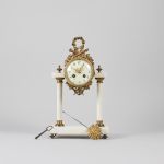 518444 Table clock